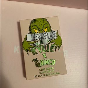 Kylie x Grinch Eye Shadow Sticks